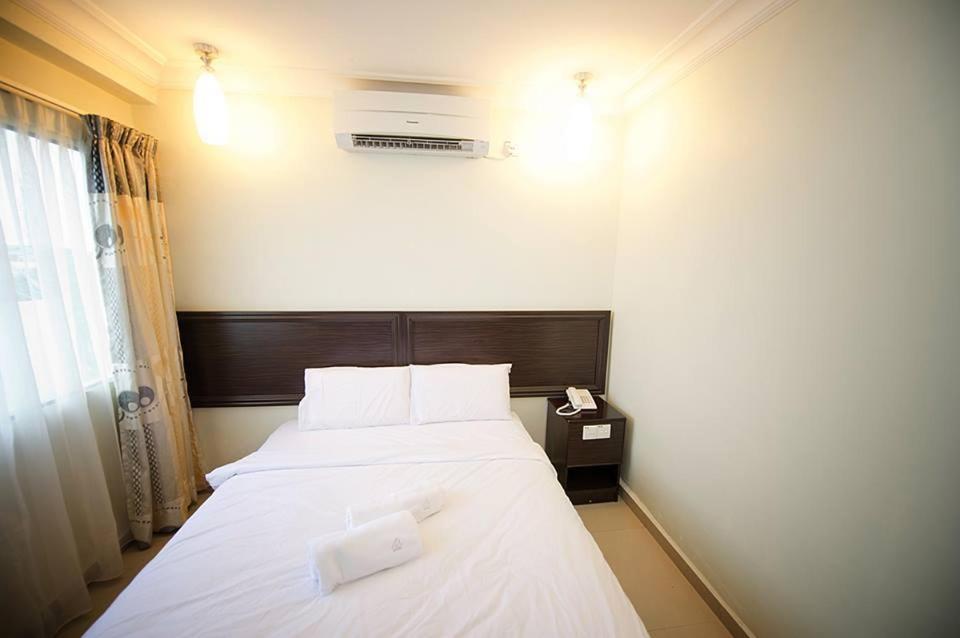 Hotel Bintang Indah Кота Бару Екстериор снимка