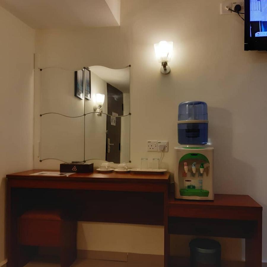 Hotel Bintang Indah Кота Бару Екстериор снимка