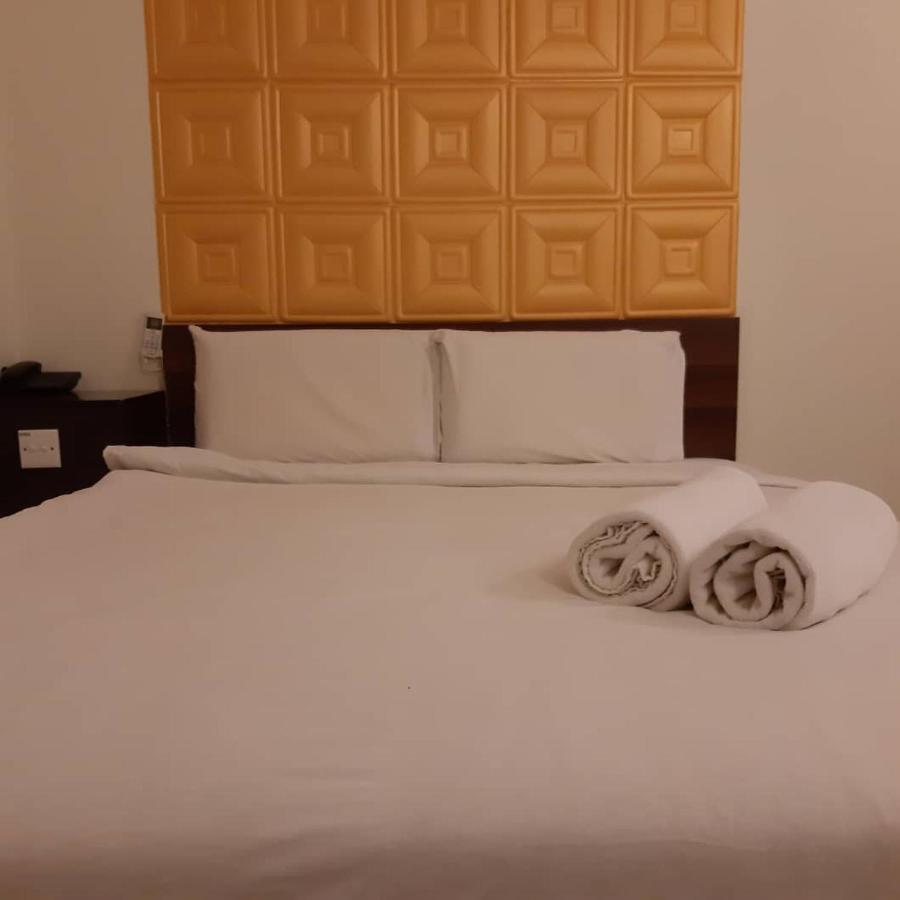 Hotel Bintang Indah Кота Бару Екстериор снимка