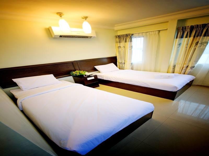 Hotel Bintang Indah Кота Бару Екстериор снимка
