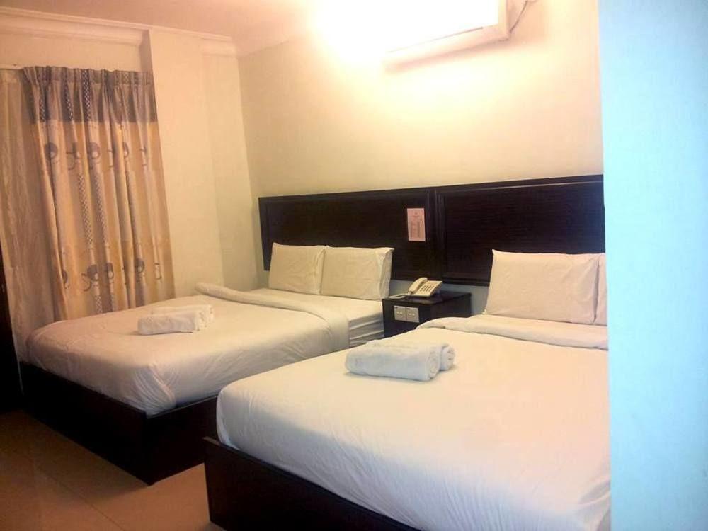 Hotel Bintang Indah Кота Бару Екстериор снимка