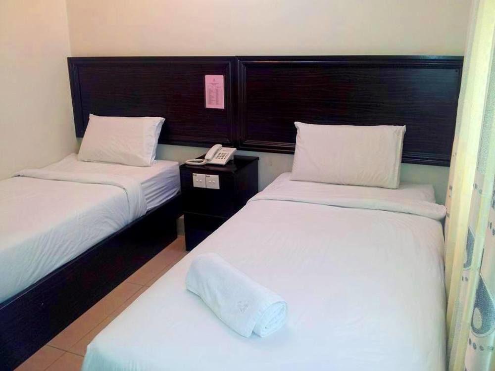 Hotel Bintang Indah Кота Бару Екстериор снимка