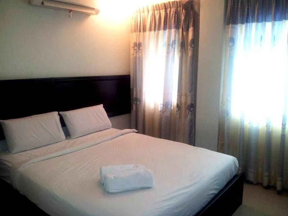 Hotel Bintang Indah Кота Бару Екстериор снимка